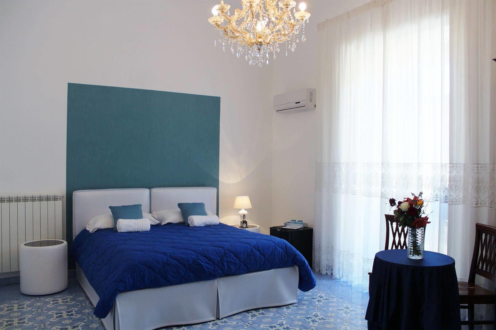 Couette-café Piazza Tasso Relais 2*